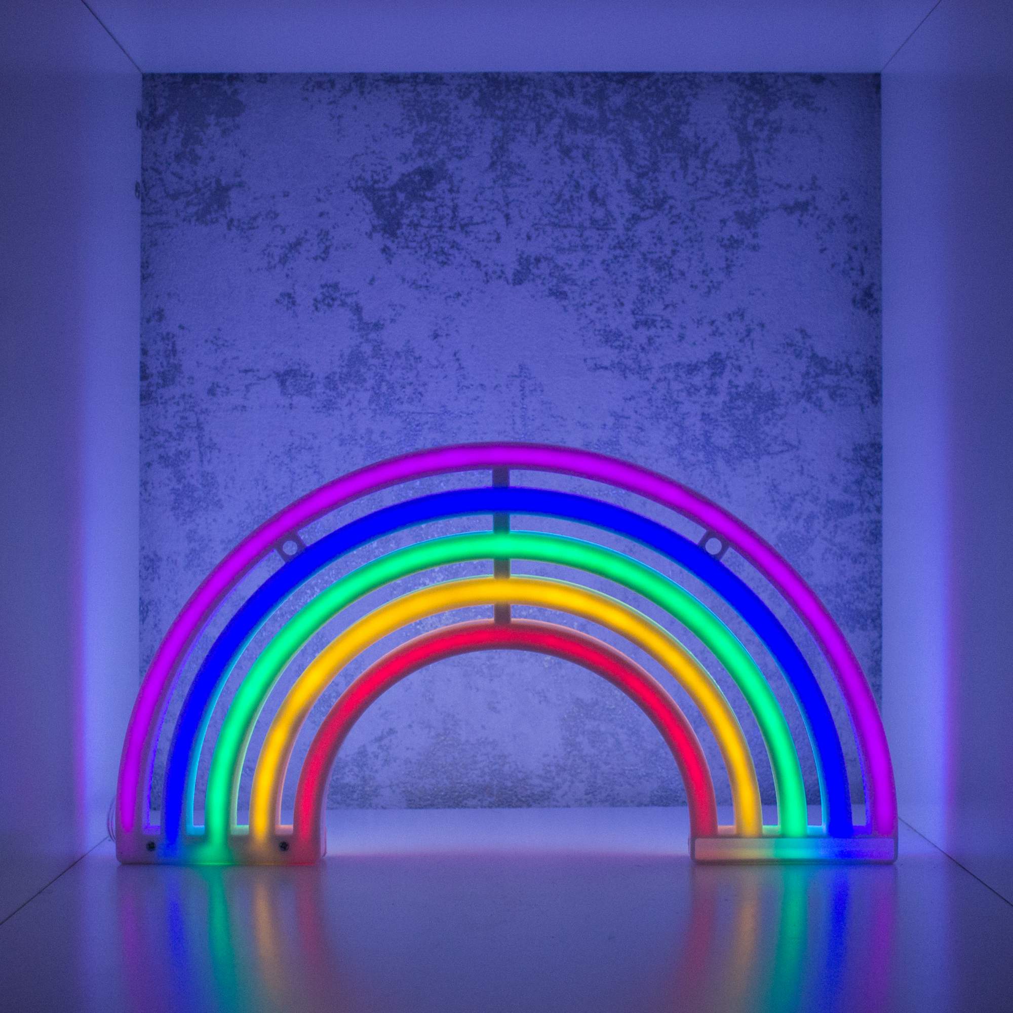 сделай подсветку радужной