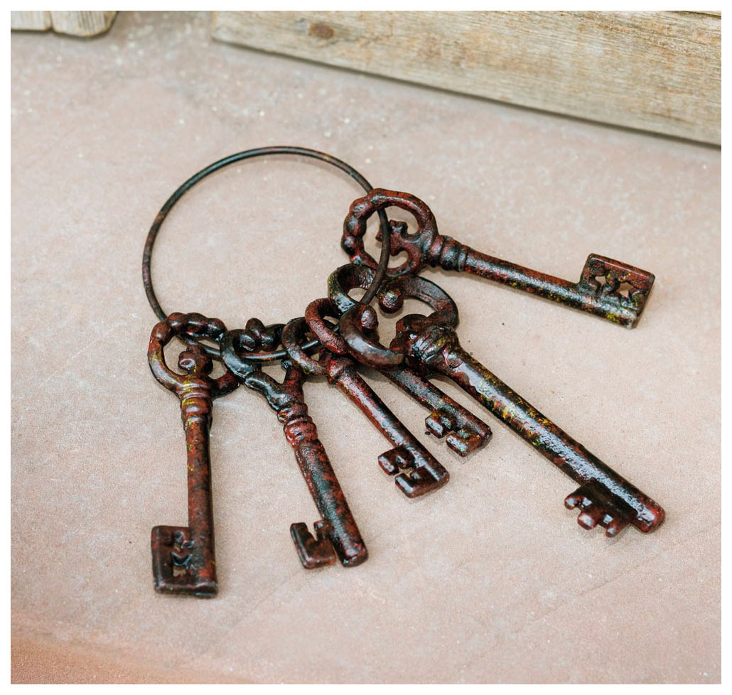 Украшенный ключ. Украшения из ключей. Старинный ключ. Связка старинных ключей. Красивый старинный ключ.