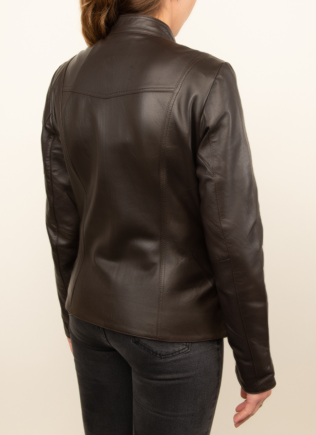 Кожаная куртка женская Каляев 47842 коричневая 44 RU