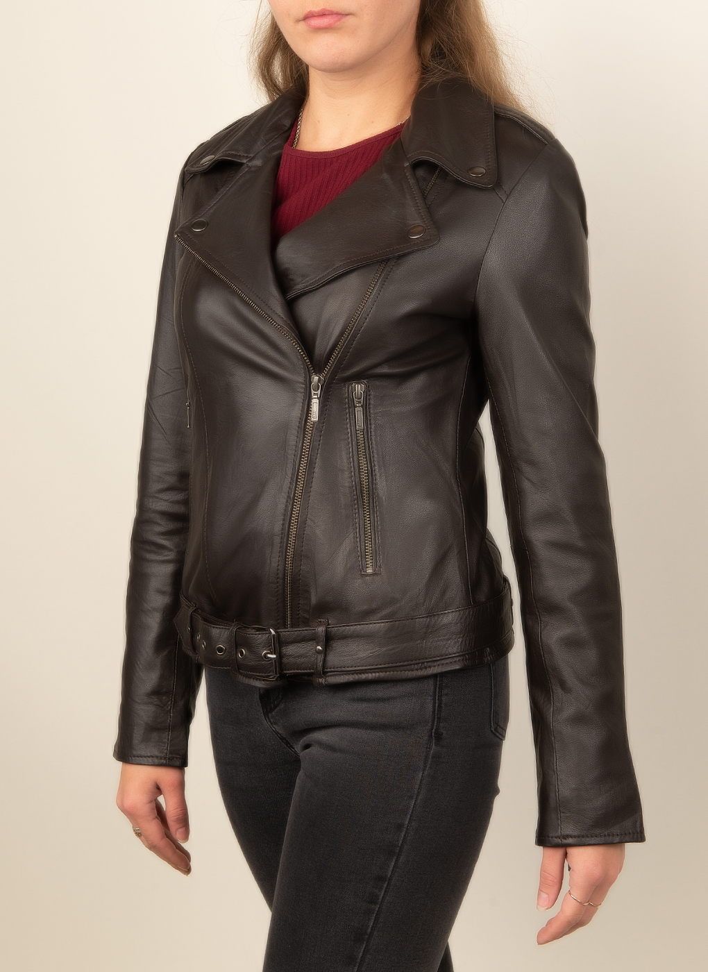 Кожаная куртка женская Каляев 47860 коричневая 44 RU