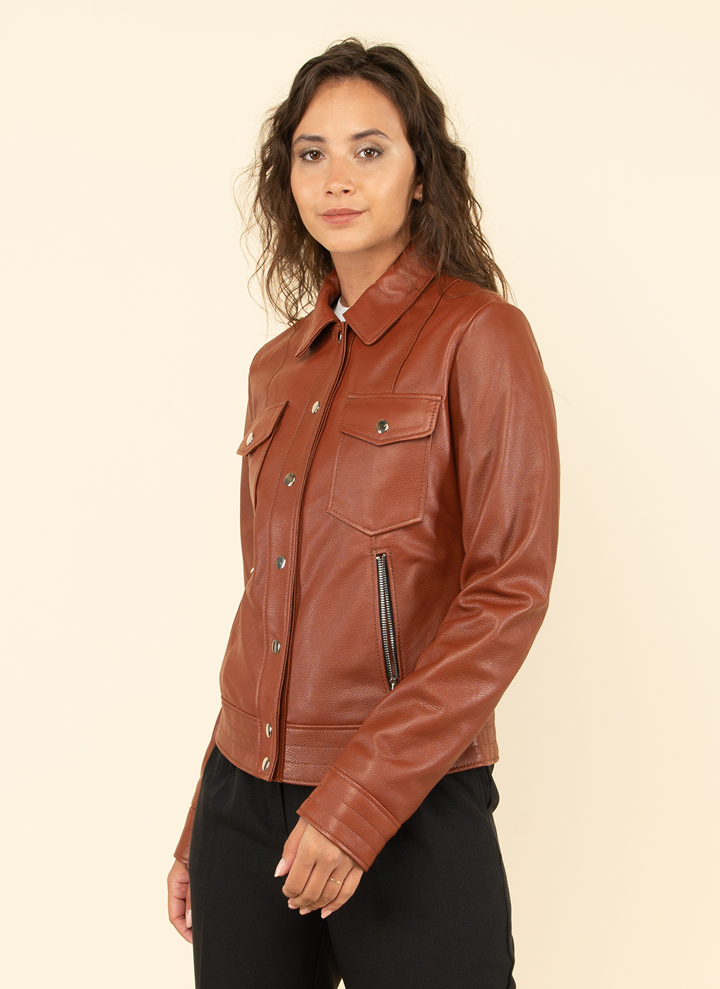 Кожаная куртка женская Каляев 48162 коричневая 50 RU