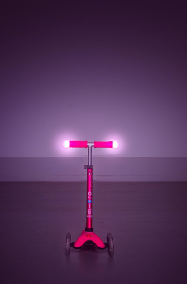 Micro magic. Самокат Micro Mini Deluxe led. Светодиоды для самоката. Led фиолетовый. Лавандовый светодиод