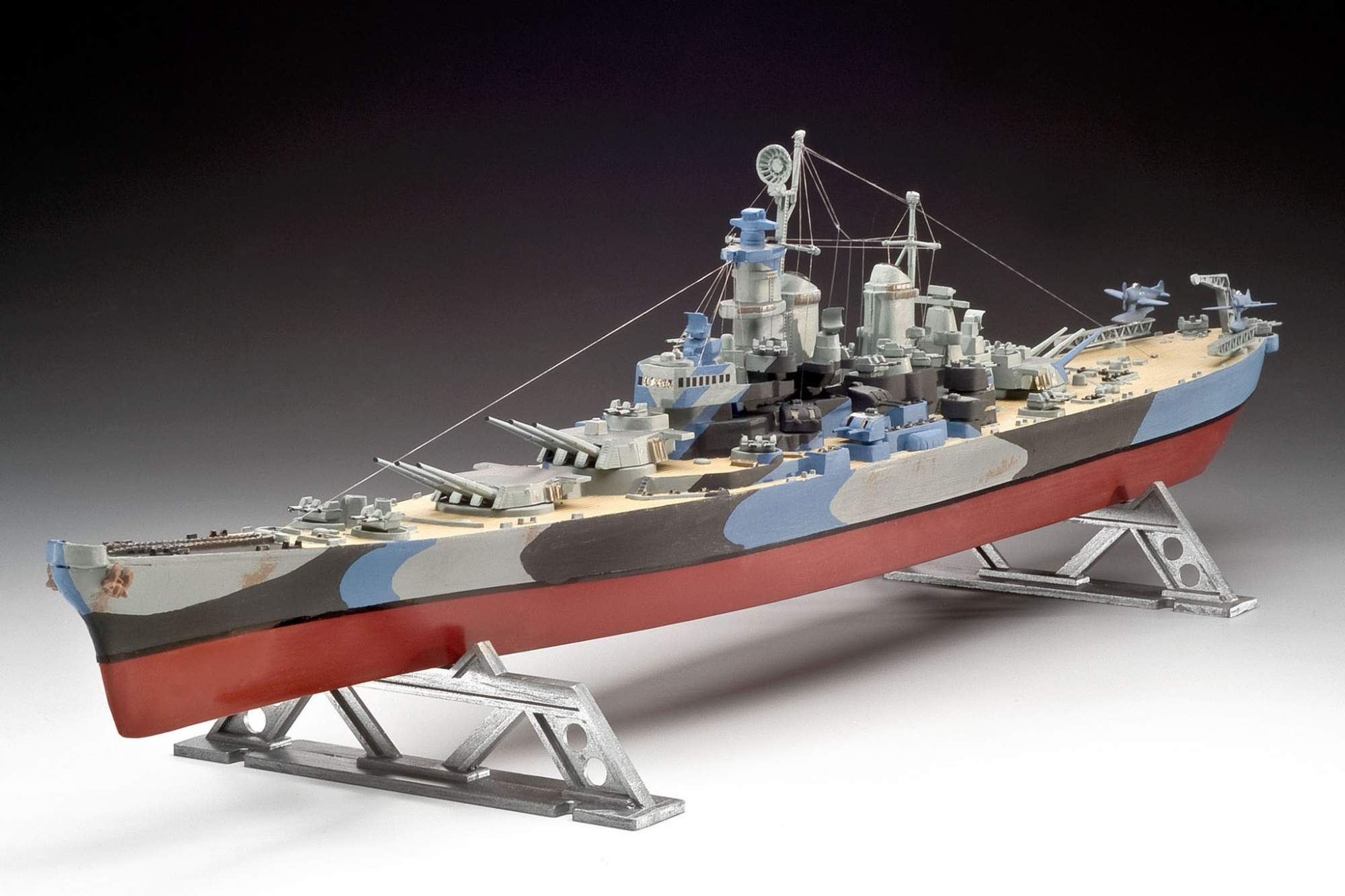 Сборка моделей кораблей из пластика. Сборная модель Revell Battleship USS Missouri (05092) 1:535. Revell 1/535 линкор u.s.s. Missouri. Revell линейный корабль USS Missouri Battleship. Revell 2022.