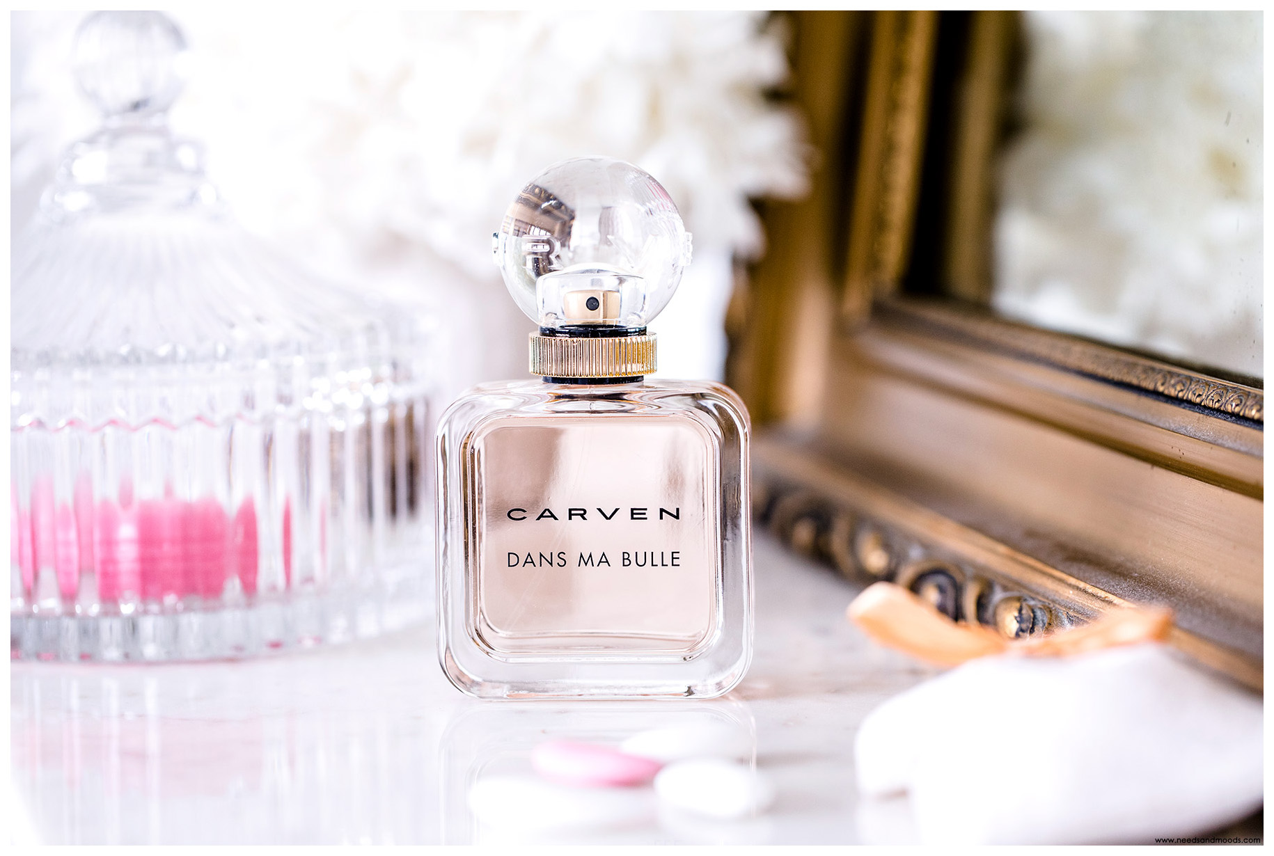 Carven dans ma bulle eau de toilette. Carven dans ma Bulle 50 мл. Парфюмерная вода Carven. Carven dans ma Bulle крем. Духи в белом флаконе фото.