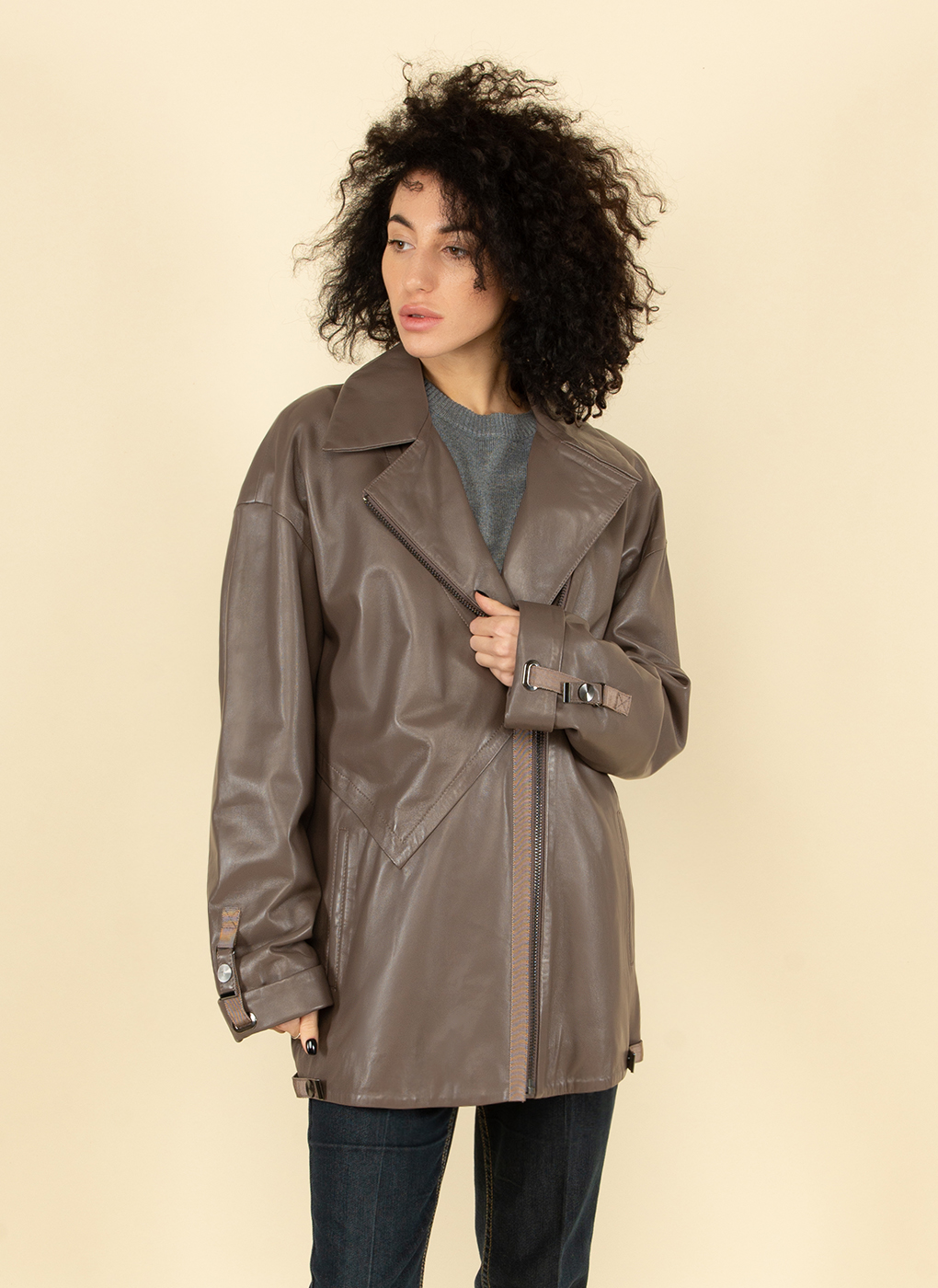 Кожаная куртка женская Каляев 52409 коричневая 52 RU
