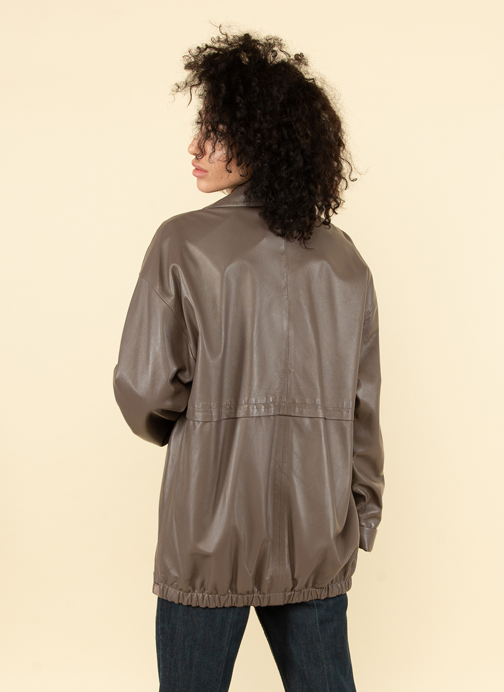 Кожаная куртка женская Каляев 52409 коричневая 56 RU