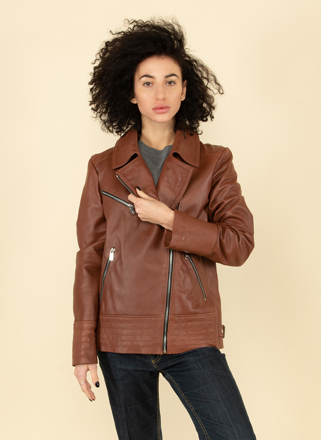 Кожаная куртка женская Каляев 53744 коричневая 48 RU