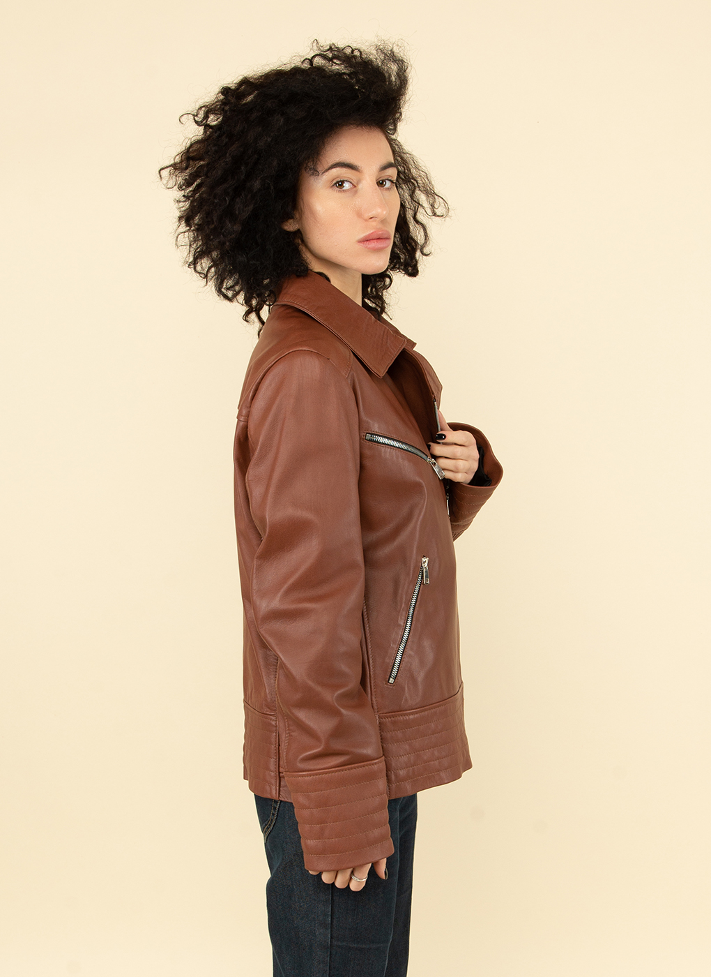 Кожаная куртка женская Каляев 53744 коричневая 52 RU