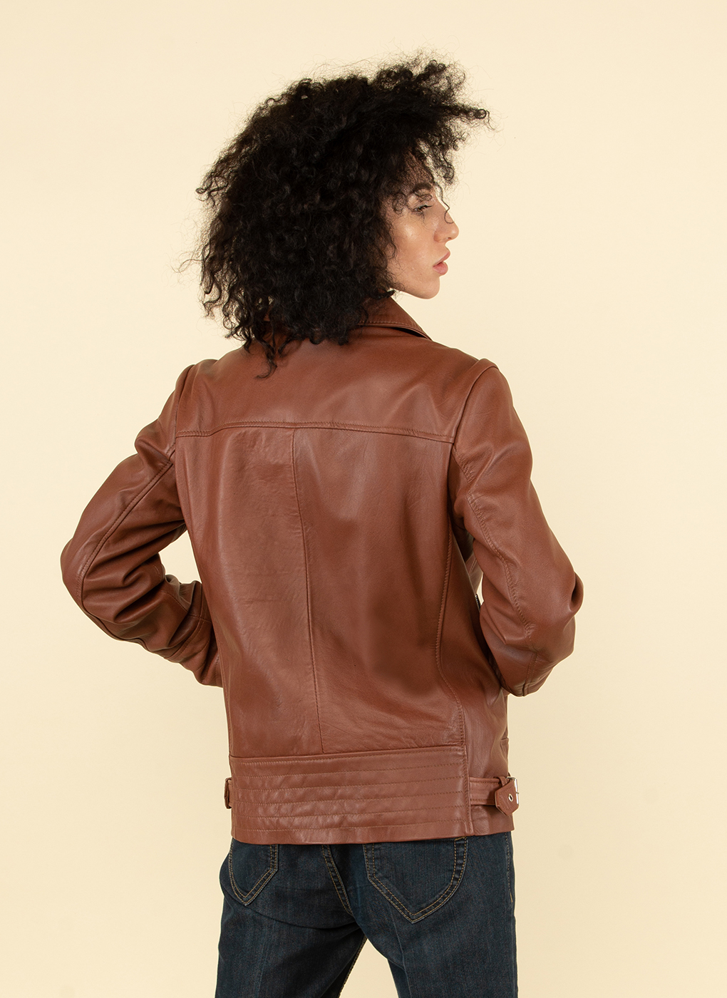 Кожаная куртка женская Каляев 53744 коричневая 52 RU