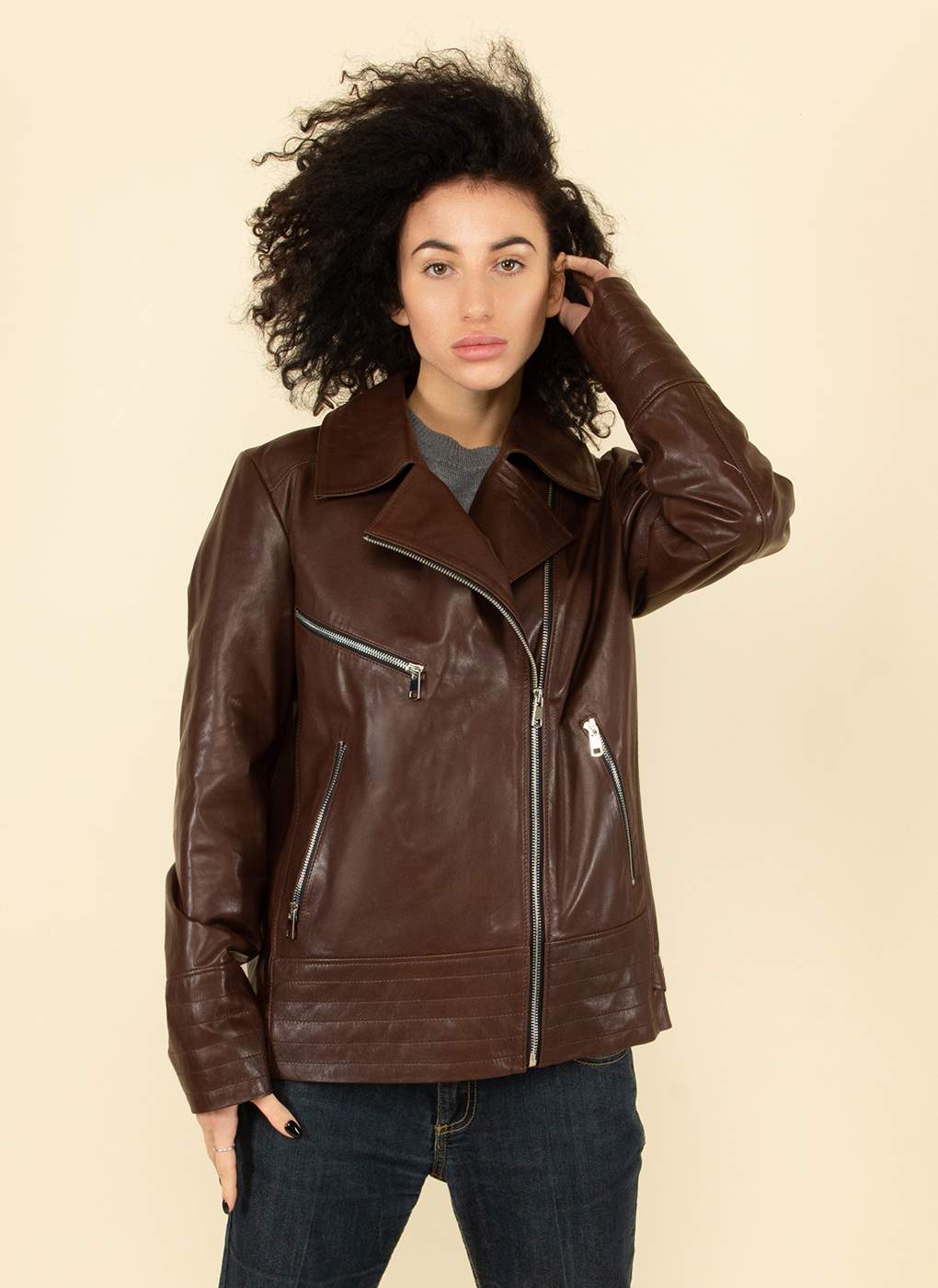 Кожаная куртка женская Каляев 55130 коричневая 48 RU