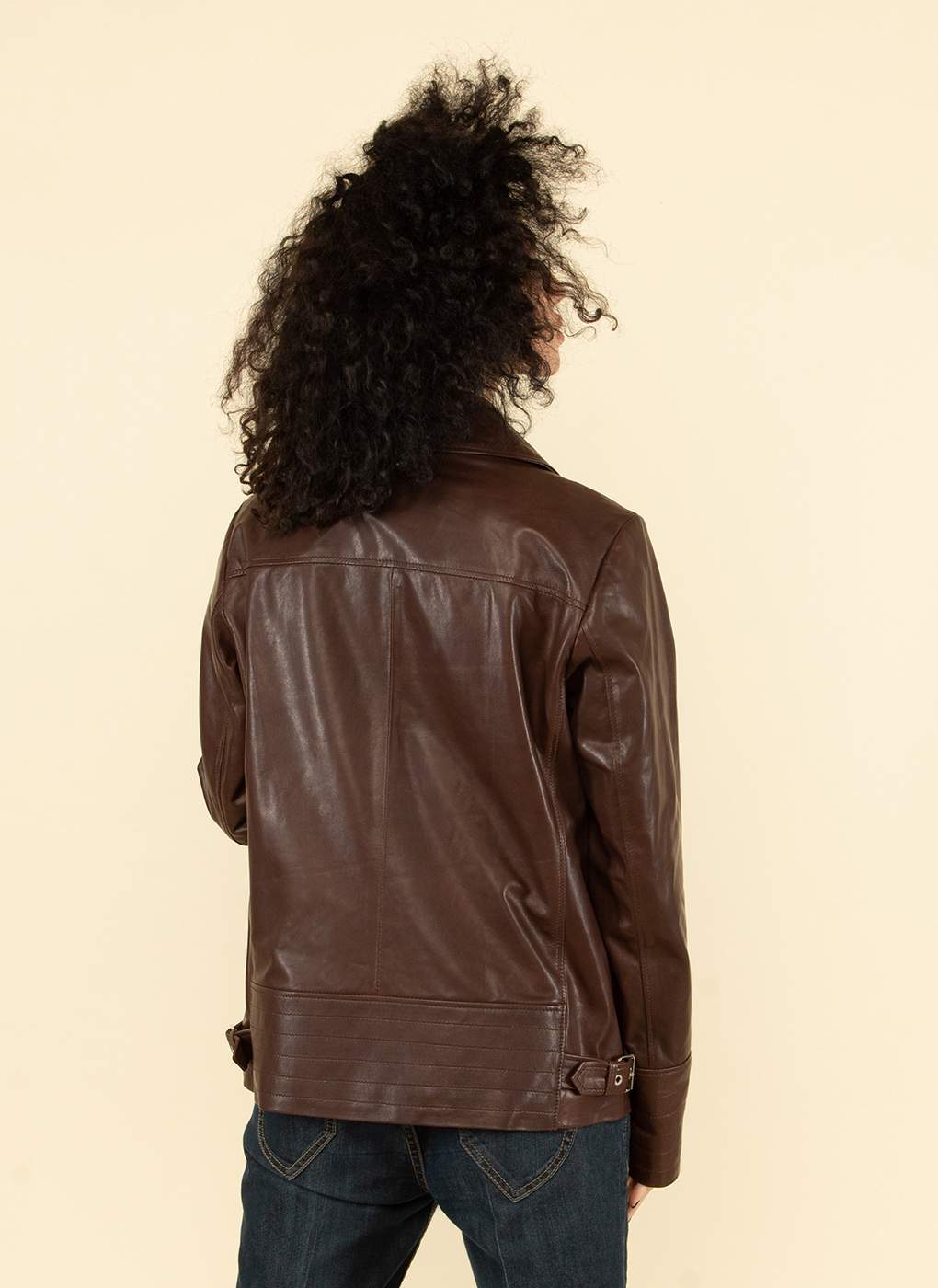 Кожаная куртка женская Каляев 55130 коричневая 48 RU