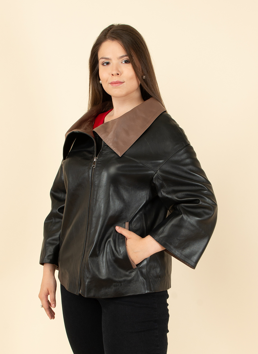 Кожаная куртка женская Каляев 53648 черная 62 RU