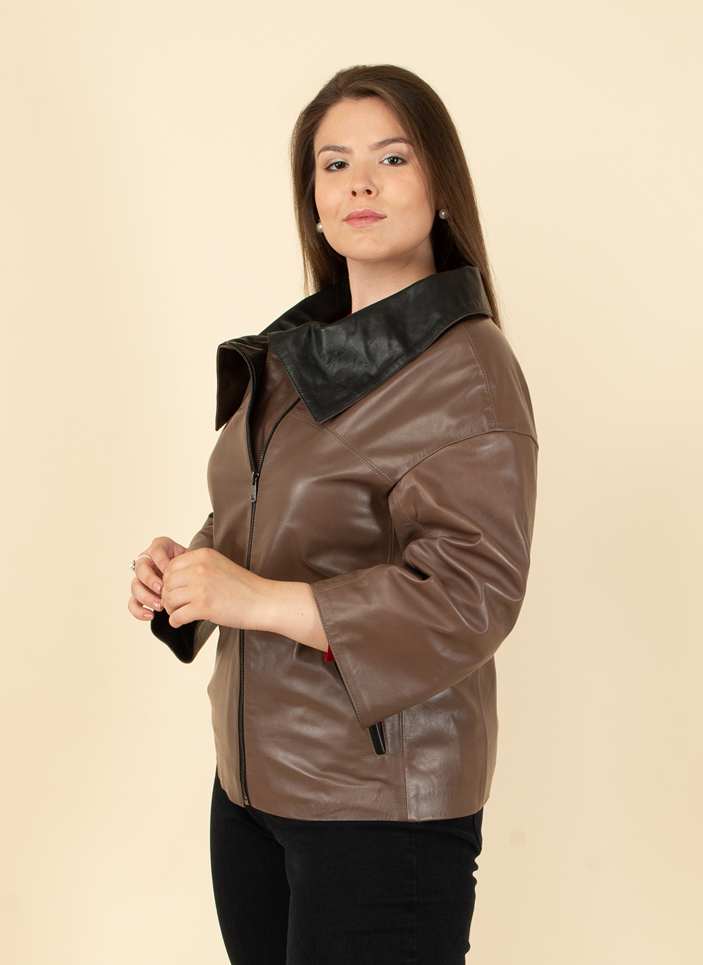 Кожаная куртка женская Каляев 53648 бежевая 54 RU
