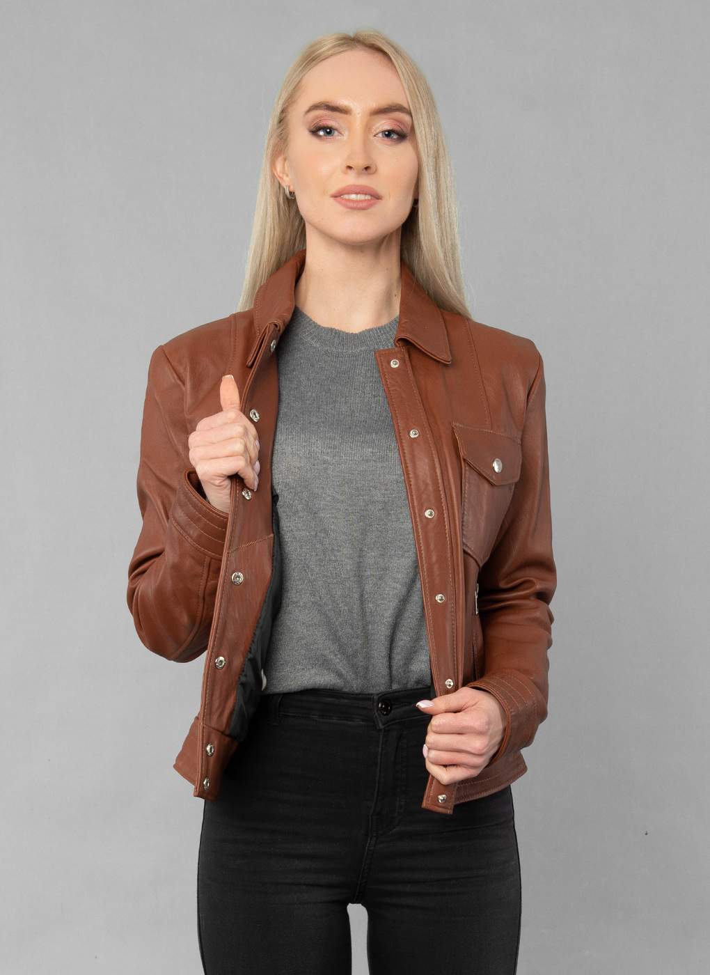 Кожаная куртка женская Каляев 48161 коричневая 50 RU