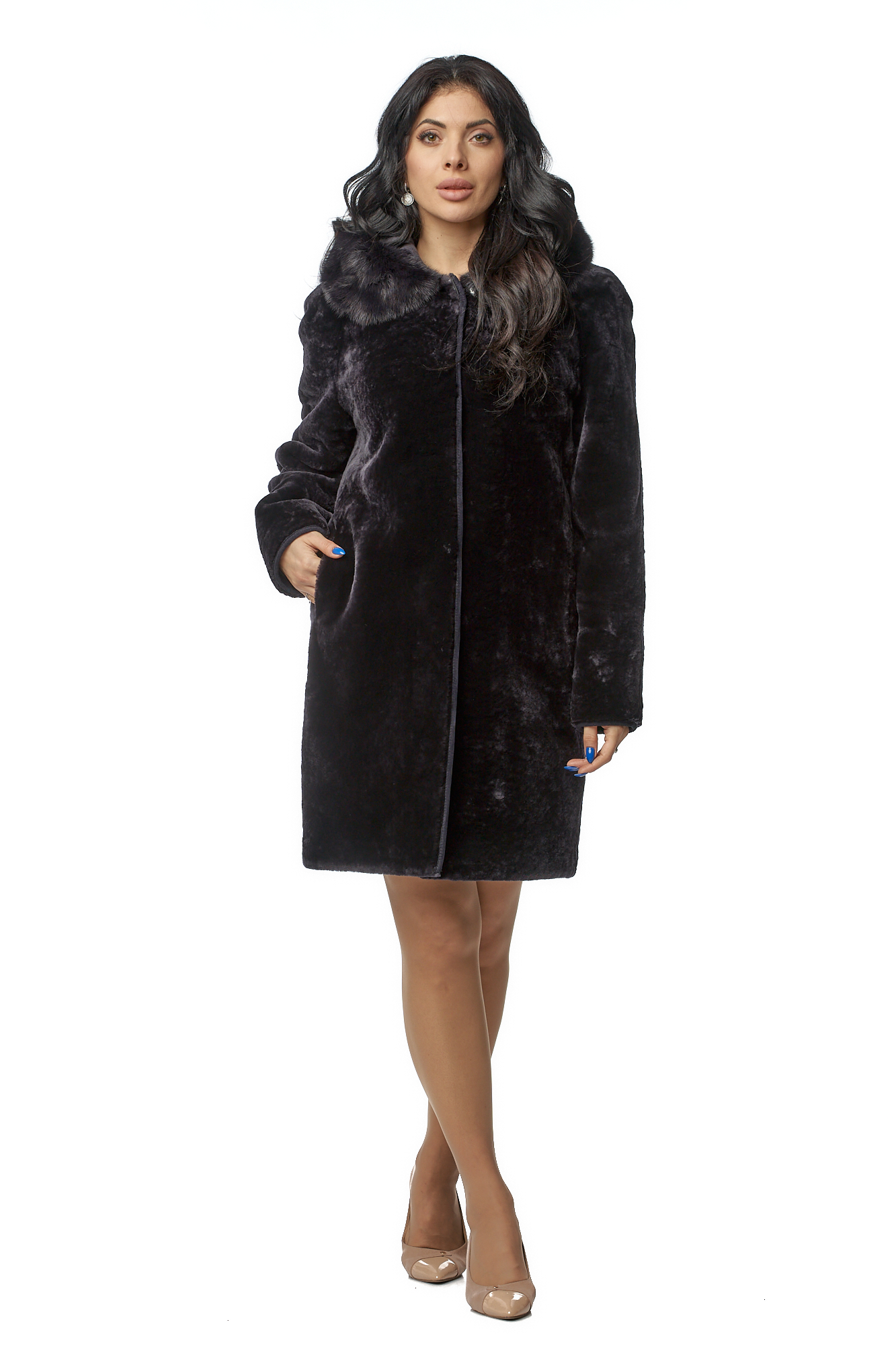 Шуба норковая малиновая. Мутоновая шуба с норковыми вставками. Шубы из норки мутона. Шуба с лазерной обработкой. Мутоновые шубы с отделкой норки.