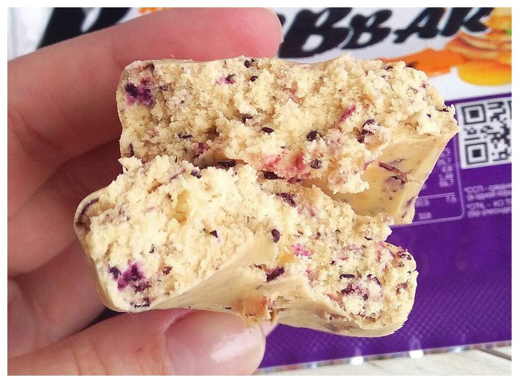 Протеиновый батончик Bombbar Protein Bar 60 г смородиново-черничный панкейк  - отзывы покупателей на Мегамаркет | 100023625243