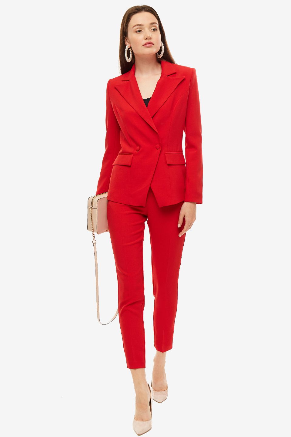 Красный классический костюм женский