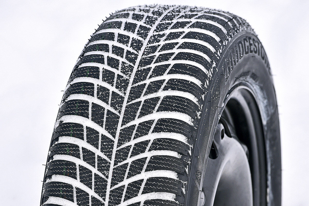 Нешипованные зимние шины отзывы. Bridgestone Blizzak lm001. Bridgestone Blizzak lm001☆ RFT (RSC). Bridgestone Blizzak lm001 RUNFLAT. Бриджстоун близак лм 001.