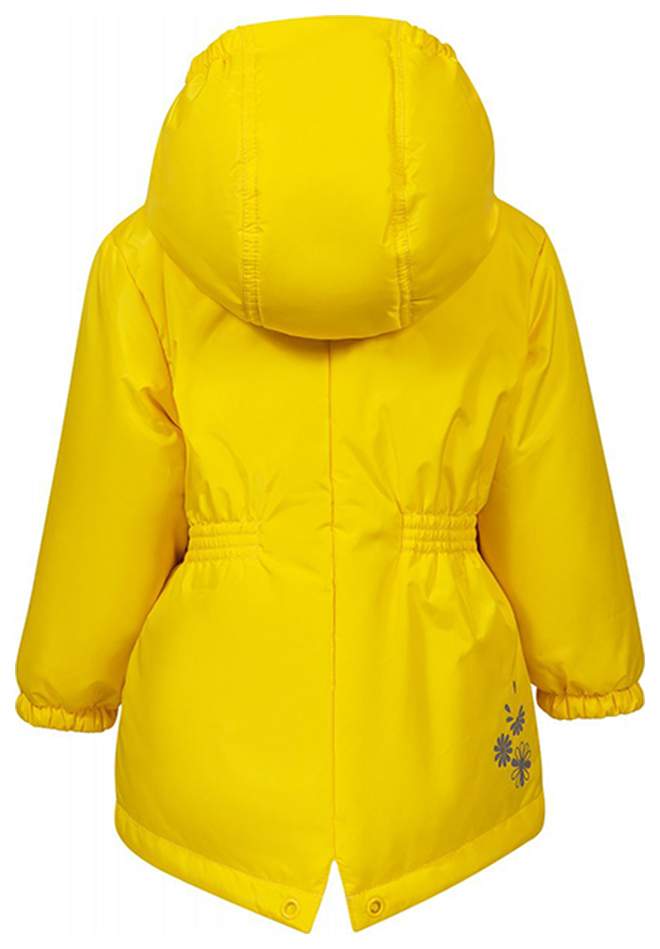 Девочка в желтой куртке