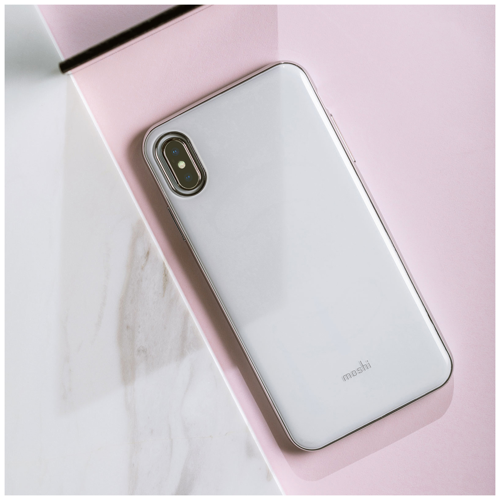 Iphone xs белый. Iphone XS Max белый. Moshi iphone XS. Чехол iphone XS Max бампер Moshi.