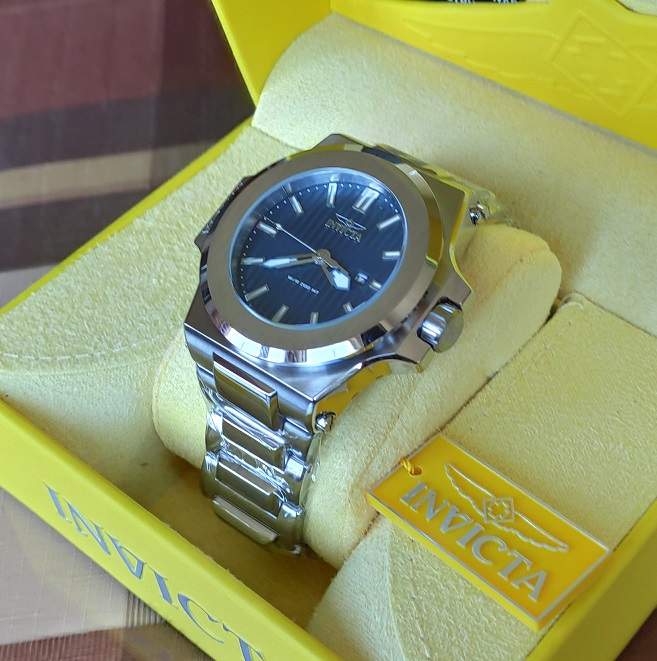 Invicta akula deals