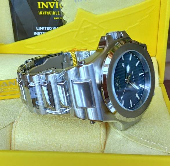 Invicta akula outlet prestige