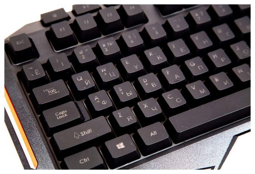 Клавиатура на компьютере на фото