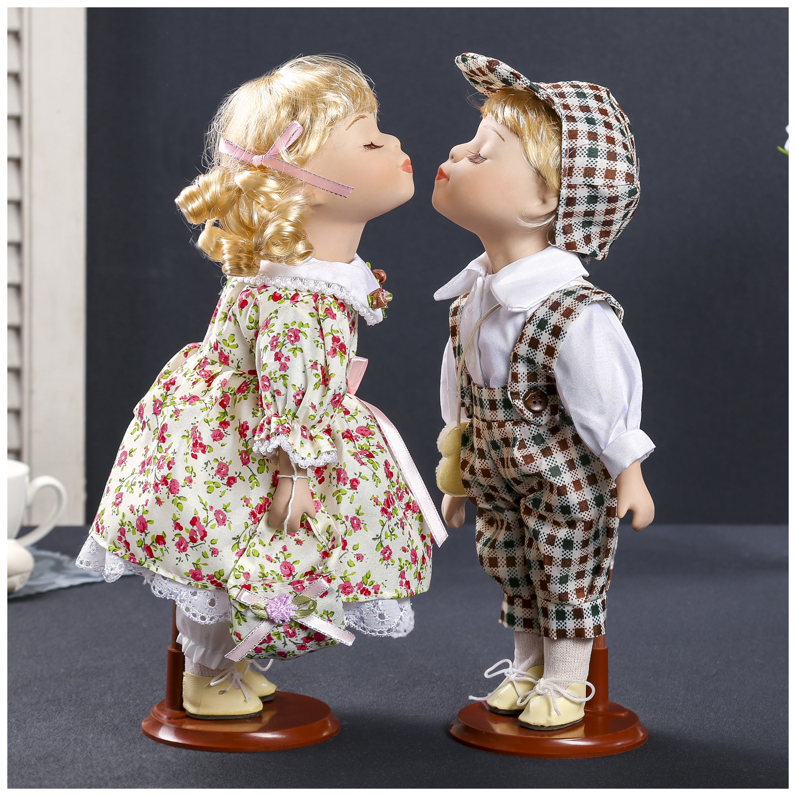 Валдайская парочка куклы. Кукла пара. Куклы керамические коллекционные. Керамические куклы. Парные фарфоровые куклы.