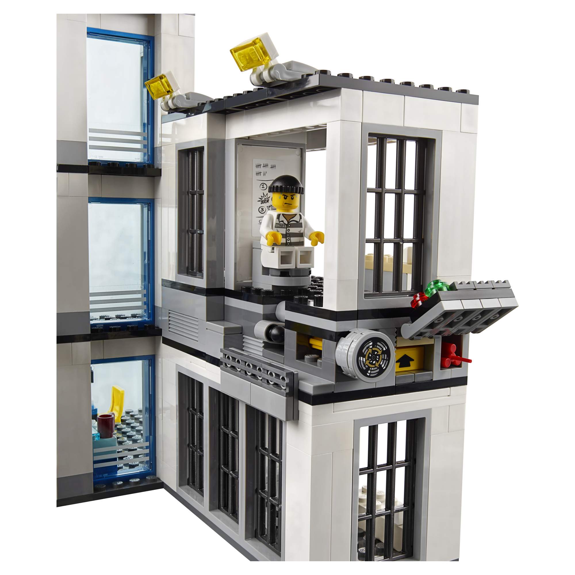 Купить конструктор LEGO City Police Полицейский участок (60141), цены на  Мегамаркет | Артикул: 100000075370