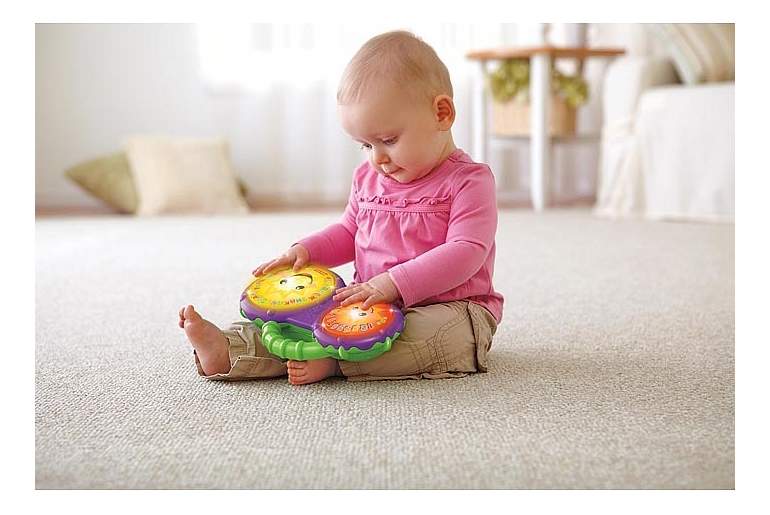 Игрушки для детей 1 год. Что подарить ребенку 6 месяцев девочке. Игрушки для детей 4 месяца. Развивающие игрушки для малышей. Игрушки для малышей до года.
