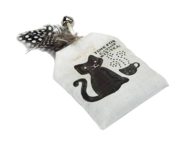 Мягкая игрушка для кошек Beeztees подушечка с кошачьей мятой, белый, черный, 8 см