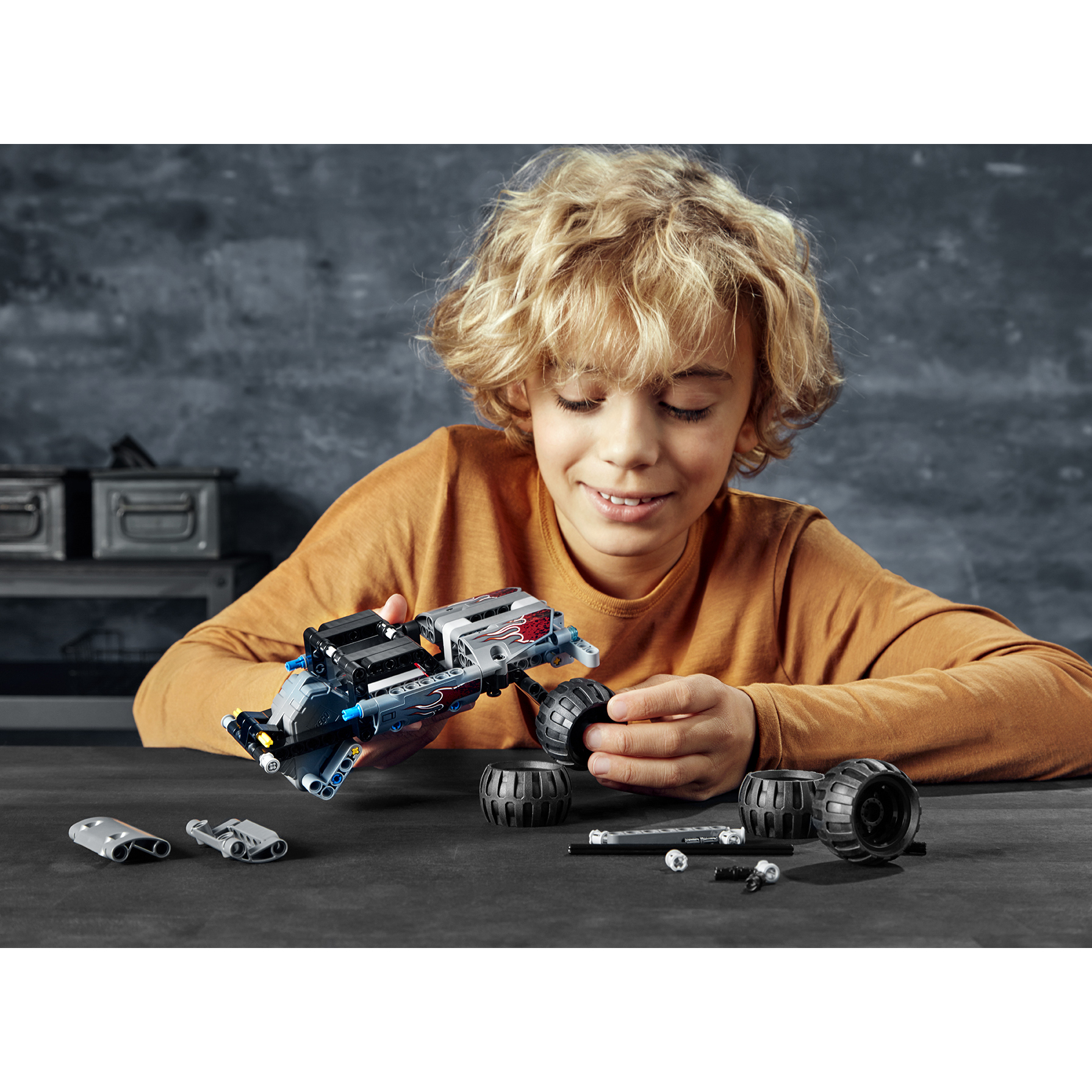 Отзывы о конструктор LEGO Technic 42090 Машина для побега - отзывы  покупателей на Мегамаркет | конструкторы LEGO 42090 - 100024215882