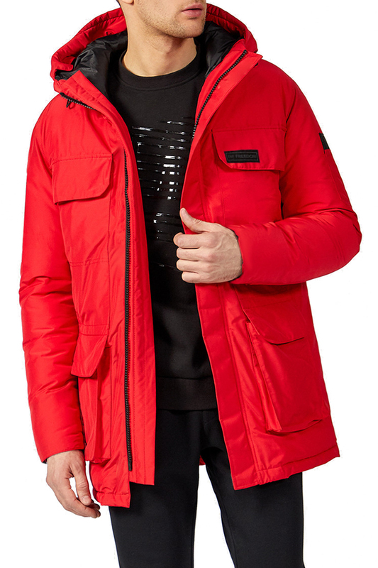 Красная куртка мужчины