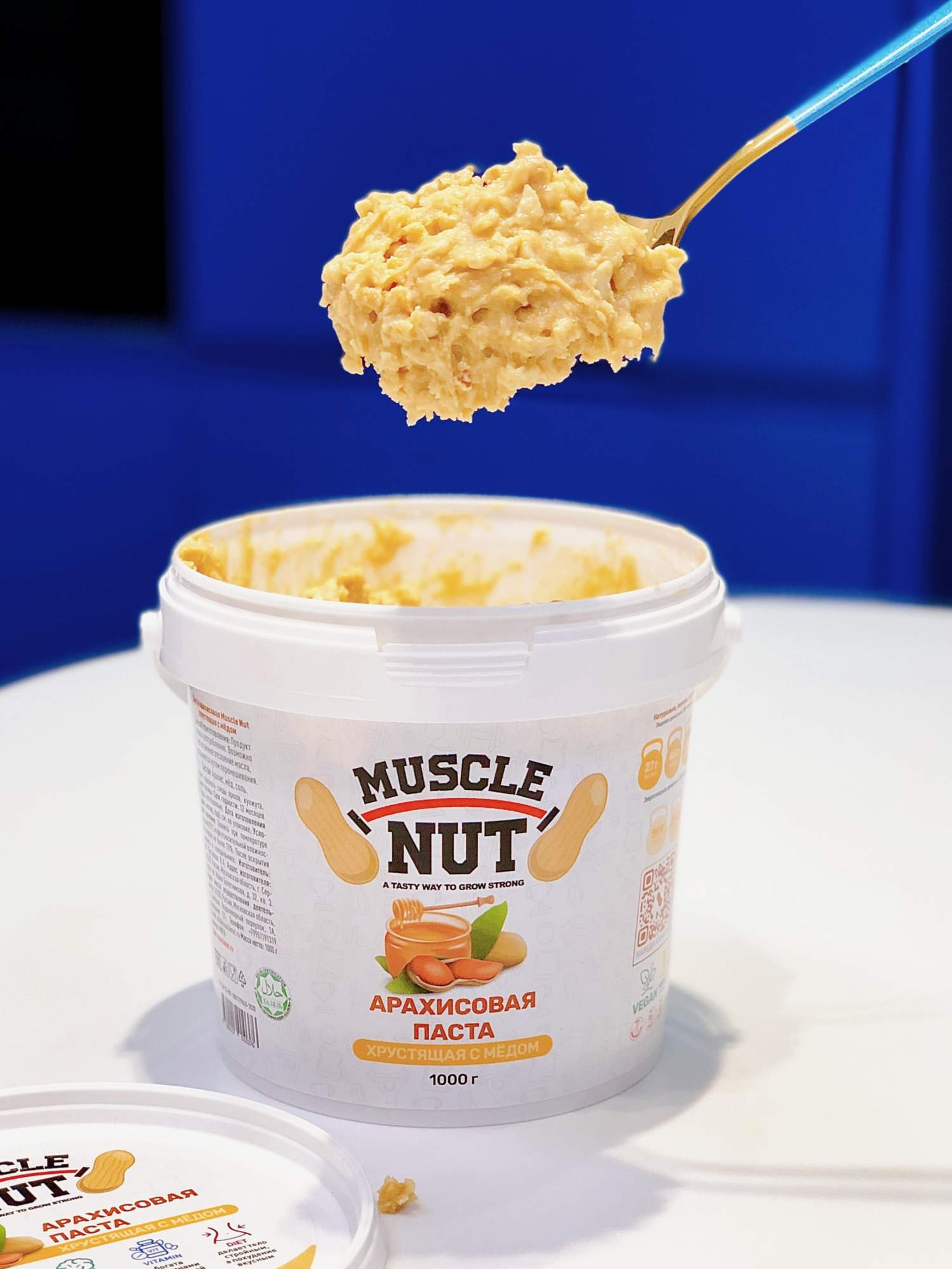 Арахисовая паста Muscle Nut хрустящая с мёдом, без сахара, натуральная,  1000 г – купить в Москве, цены в интернет-магазинах на Мегамаркет