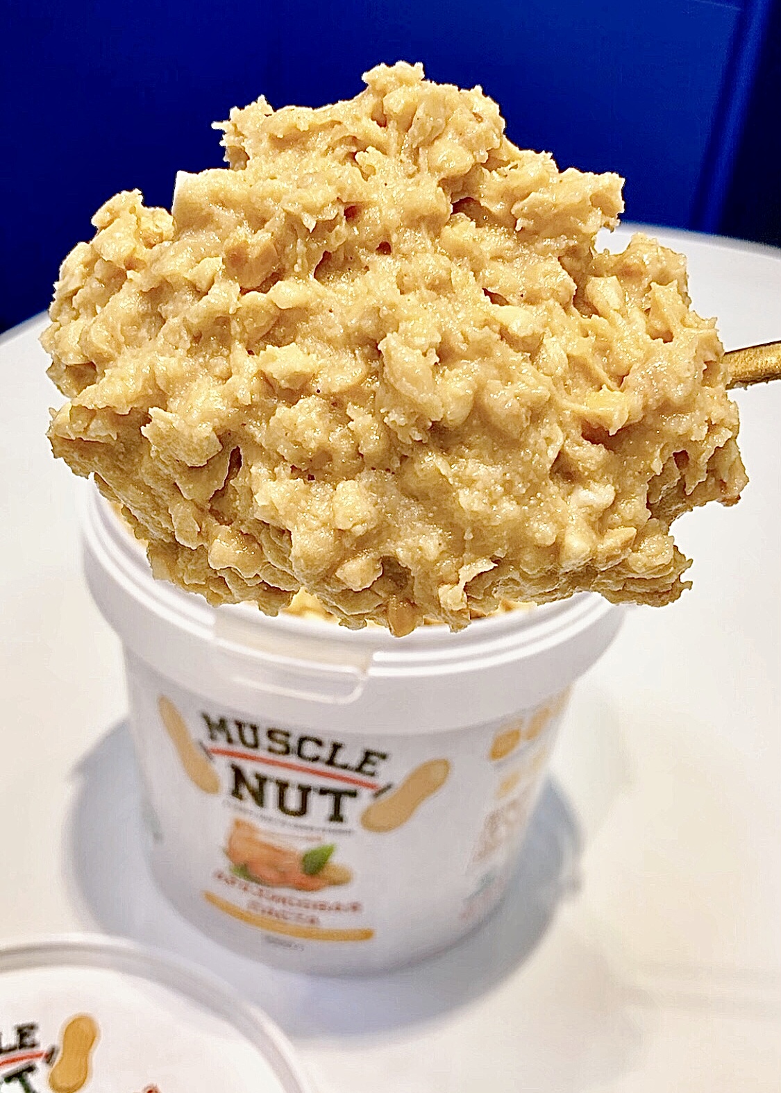 Арахисовая паста Muscle Nut хрустящая с мёдом, без сахара, натуральная,  1000 г – купить в Москве, цены в интернет-магазинах на Мегамаркет