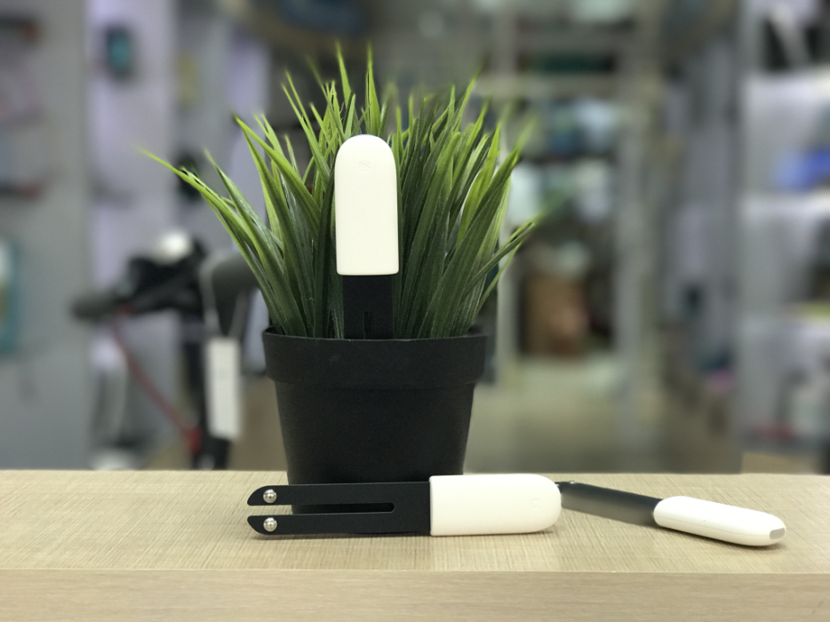 Xiaomi flower monitor. Растение у монитора. Smart flower monitor. Flower monitor. Flower monitor.