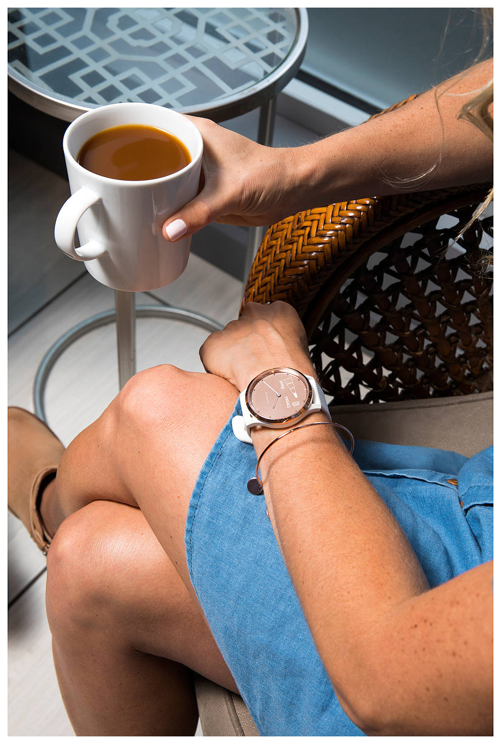 Garmin hr sport. Garmin Vivomove HR Rose Gold. Гармин Вива мув. Гармин Вива муф часы. Garmin watch Lifestyle.