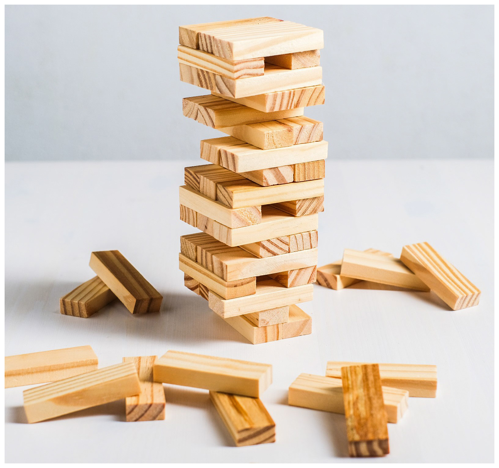 Игра башня. Игра Дженга (Jenga). Игра "Падающая башня". Падающая башня Дженга. Настольная игра башня Дженга.