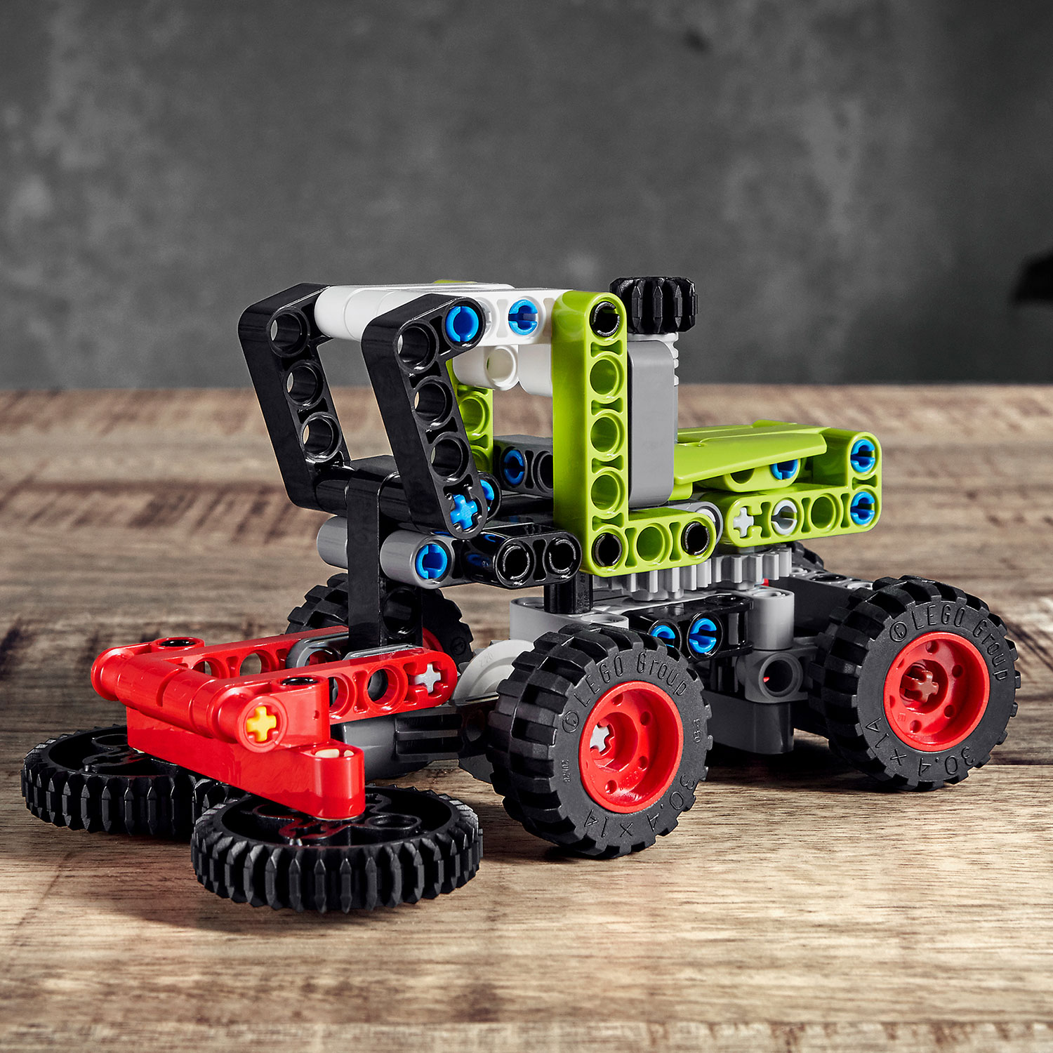 Отзывы о конструктор LEGO Technic 42102 Mini CLAAS XERION - отзывы  покупателей на Мегамаркет | конструкторы LEGO 42102 - 100025820496