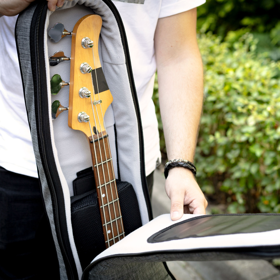 Bag guitar. Гитара в сумке. Ремень для бас гитары широкий. Красивые бас гитары. Бас гитара Урал чехол.