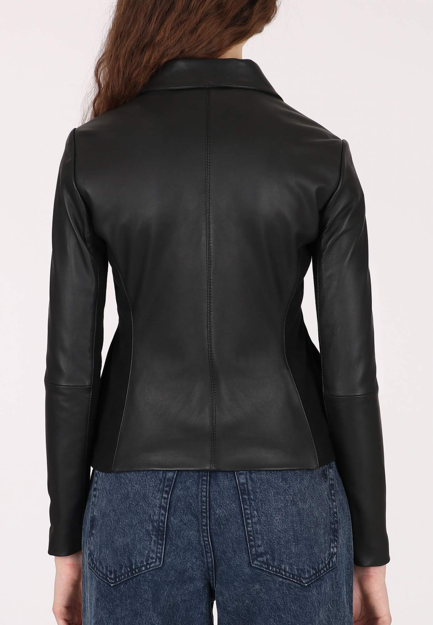 Кожаная куртка женская Emporio Armani 126771 черная 40 IT