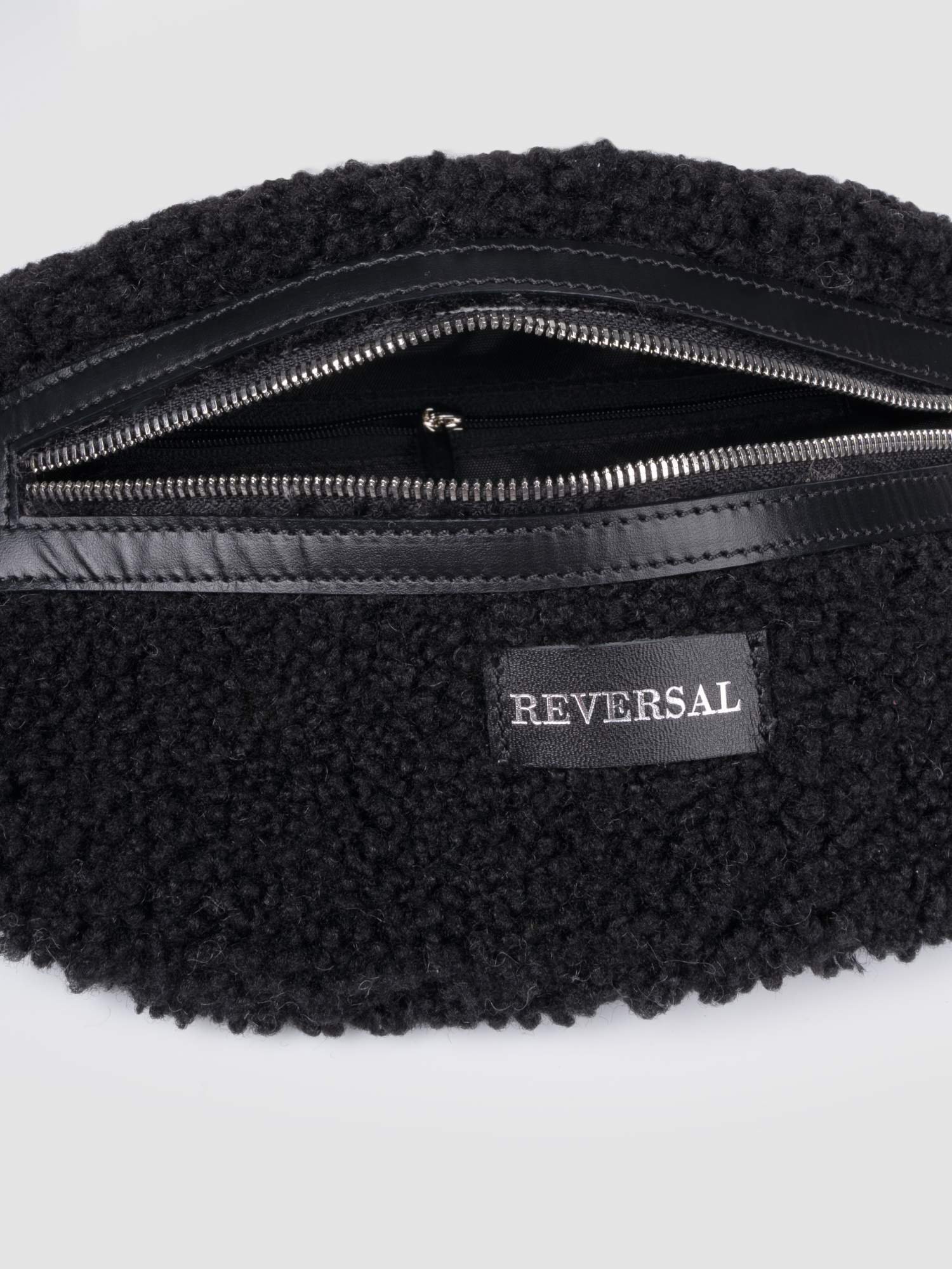 Поясная сумка женская Reversal 8800-1R черная