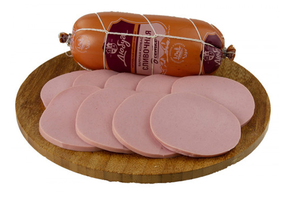 Колбаса докторская синюга. Колбаса докторская в натуральной оболочке синюга. Вареные колбасы магазин. Колбаса на белом фоне. Колбаса докторская петровские деликатесы.