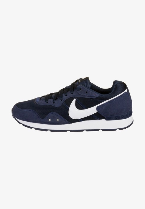 Кроссовки мужские Nike Venture Runner черные 44 EU (доставка из-за рубежа) - купить в Москве, цены на Мегамаркет