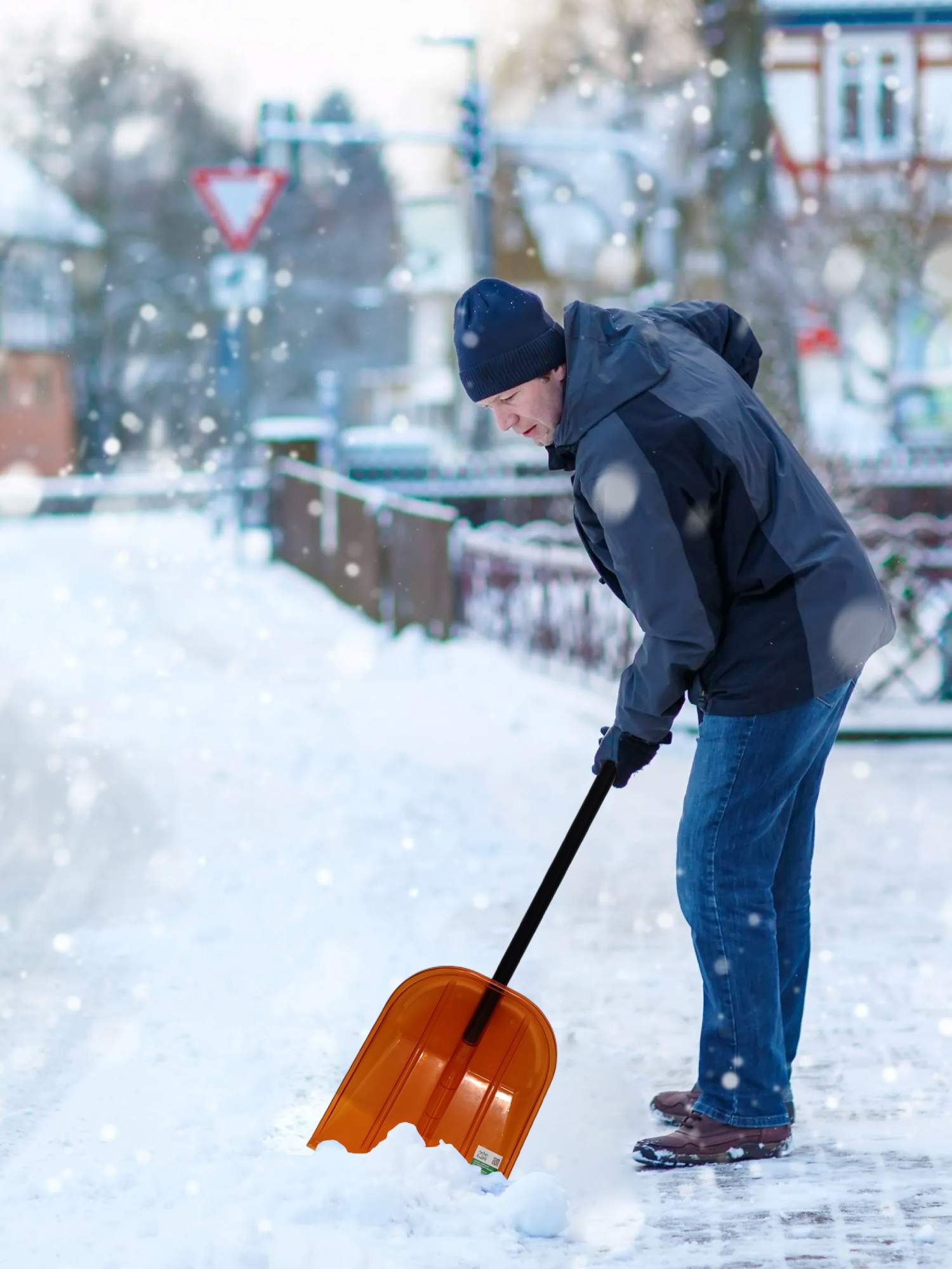 Лопата снеговая В приДАЧУ поликарбонат 340*385мм оранжевая, под черенок  D=32мм - купить в Москве, цены на Мегамаркет