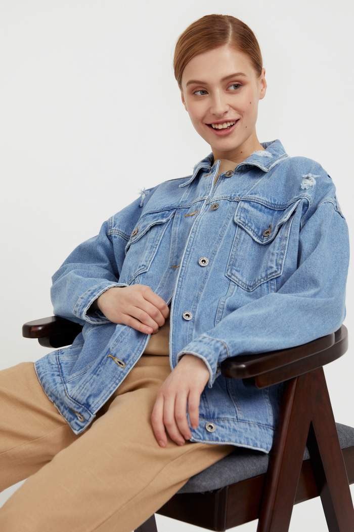 Джинсовая куртка женская Finn Flare S21-15000 голубая 44