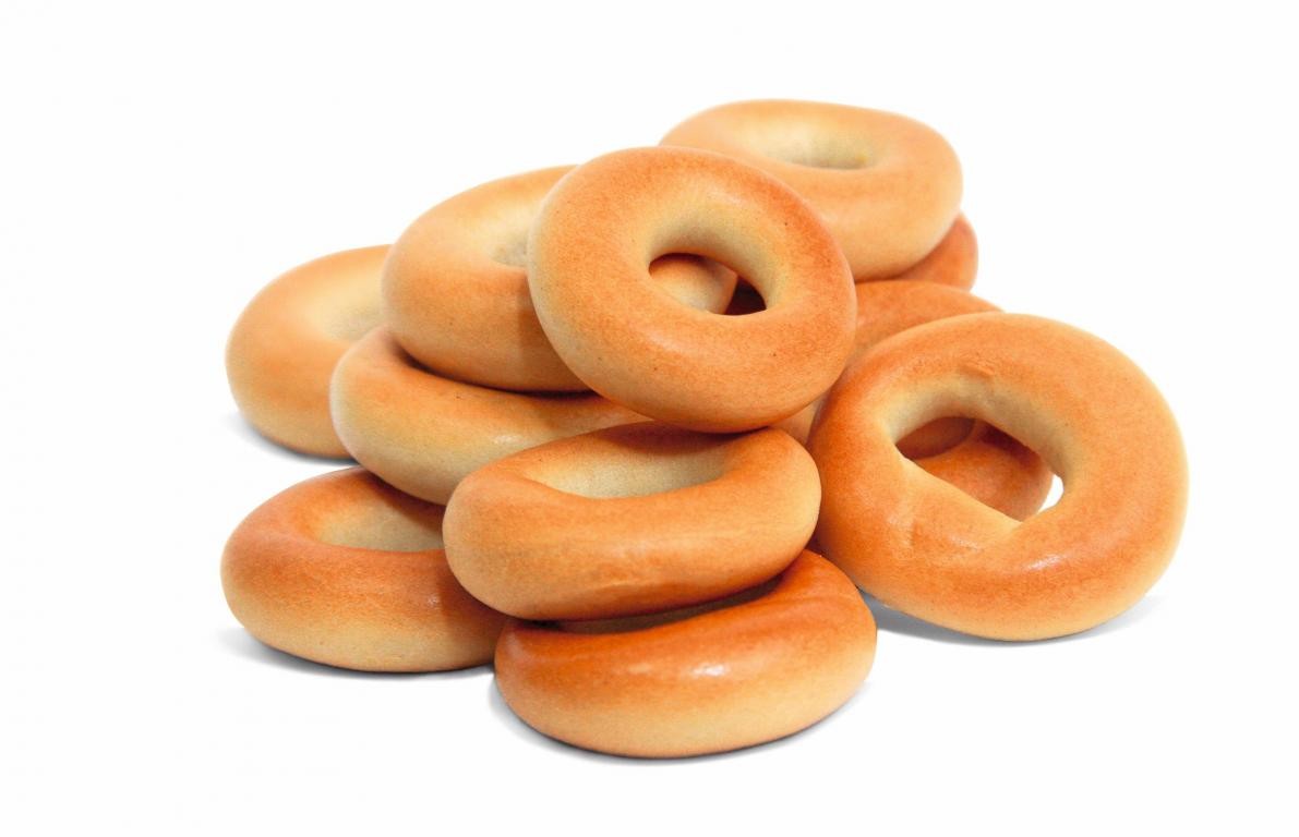 Бублик пчение. Баранки молочный. Мини бублики. Волжский пекарь баранка бублик. Бублик баранка сушка.