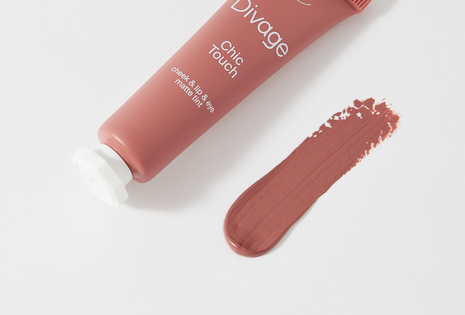 Chic touch. Divage Chic Touch Matte Tint. Divage тинт кремовый Chic Touch Matte Tint ж товар № 01. Divage тинт крем.д/щек/губ/глаз chictouch Matt т01. Divage Chic Touch Matte крем тинт для щек и губ.