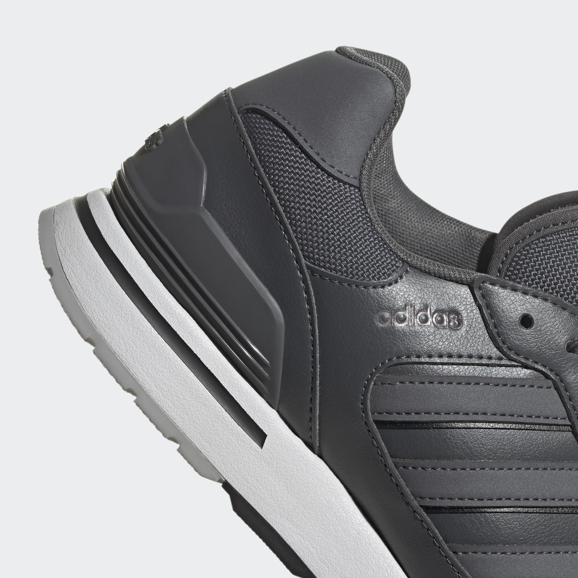 Кроссовки мужские Adidas RUN 80S черные 7.5 UK