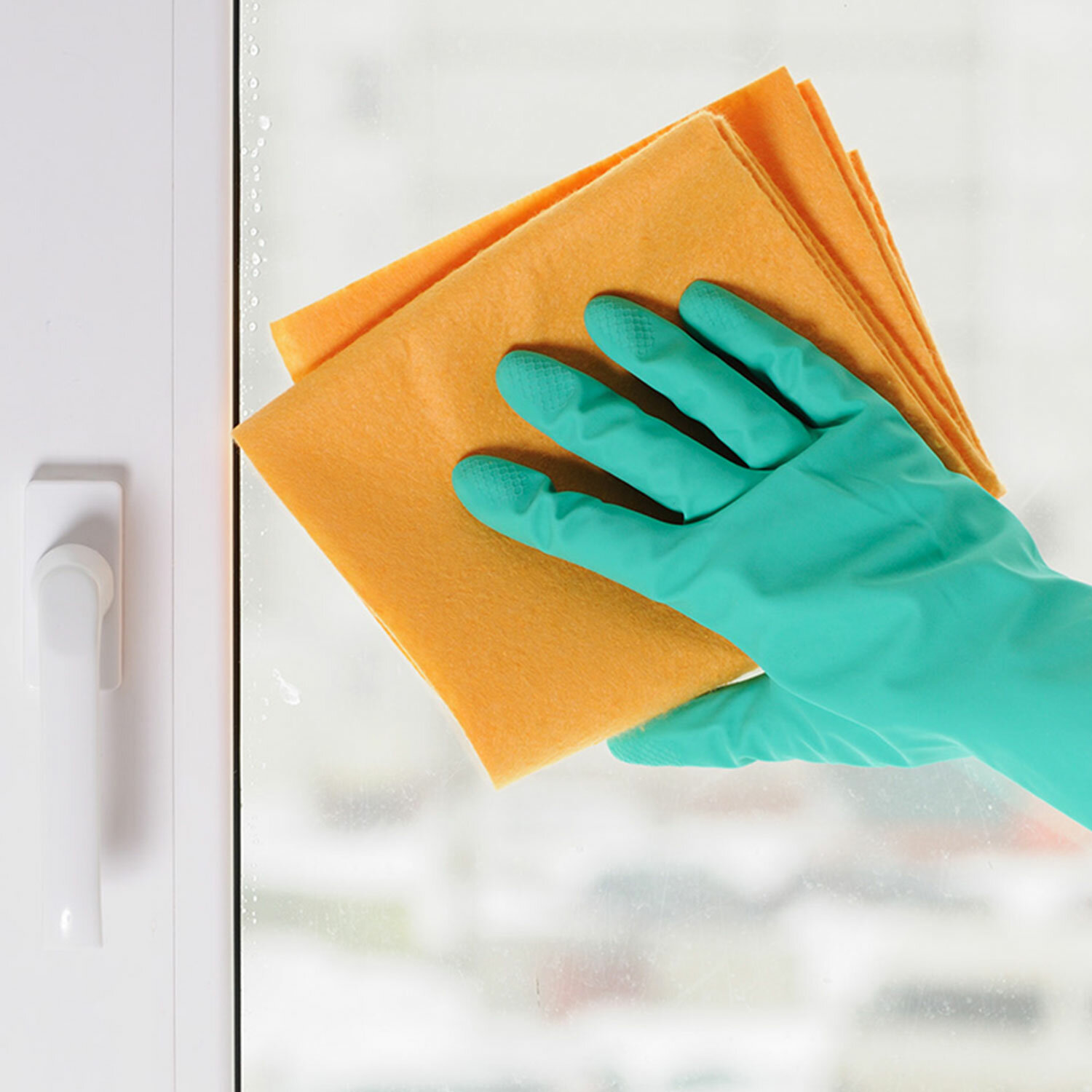 Ведро с тряпкой. Тазик с водой и тряпкой. Ведро с тряпкой. Мыть тряпку. Мытье полов.